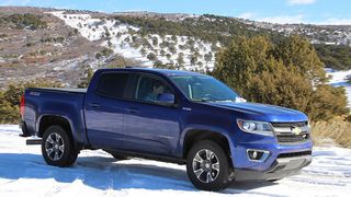 Spektakuläre Panoramen und Straßen: Auf dem Weg durch die Rocky Mountains geht es hoch hinaus. Auf Erkundungstour im Bundesstaat Colorado – mit einem Chevrolet gleichen Namens. (SP-X/Benjamin Bessinger)