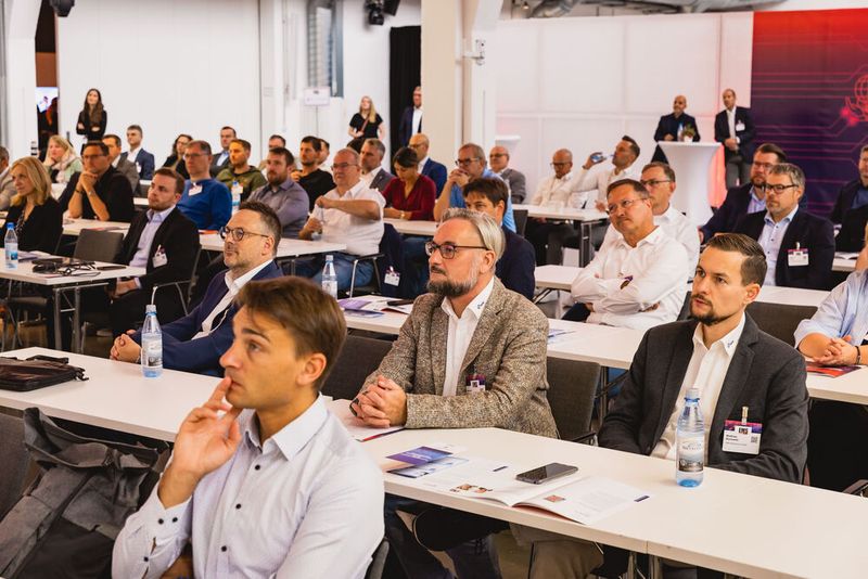 Impressionen vom 24. Würzburger EMS-Tag: Im Mittelpunkt standen aktuelle Branchenthemen, praxisnahe Impulse und insbesondere der persönliche Austausch innerhalb der EMS-Community. (Bild: Stefan Bausewein)