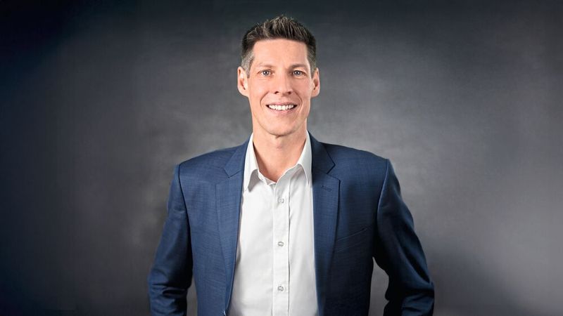 Die Synava Unternehmensgruppe stellt sich technologisch breiter auf und ergänzt mit Jan Löffler die Geschäftsleitung um einen Chief Technology Officer (CTO). Löffler hat die Position zum April übernommen und fokussiert sich auf die globale Tech-Strategie der Gruppe, die zukunftsorientierte Ausrichtung des R&D-Bereichs sowie das optimale Zusammenwirken aller Tochterunternehmen. (Bild: Synava)