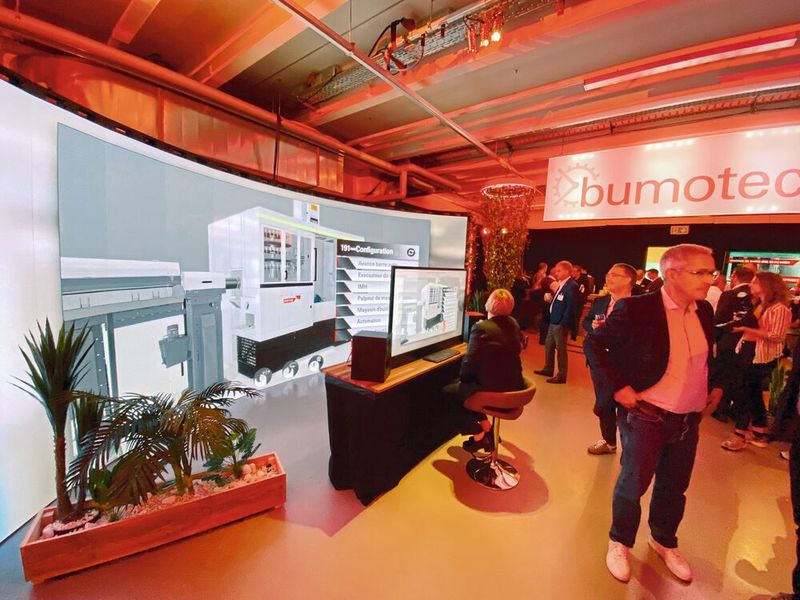 Présentation sur écran géant du showroom Starrag Vuadens. (Source : Marina Hofstetter)