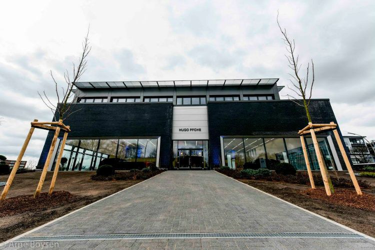 Der neue Jaguar- und Land-Rover-Flagshipstore von Hugo Pfohe ist in einer 16-monatigen  Bauzeit entstanden. (Foto: Arne Boysen)