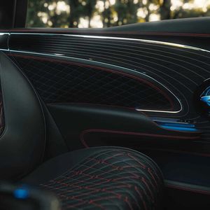 Lichtleisten erhellen das Fahrzeuginnere.(Bild:  Beyonca)