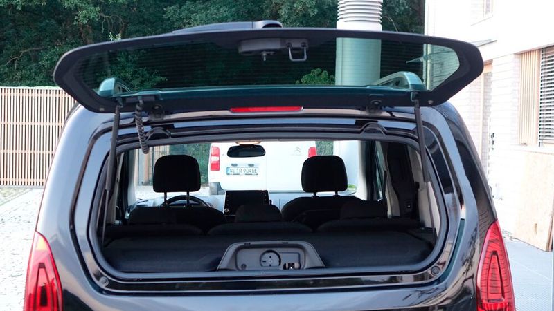 Die Heckscheibe lässt sich einzeln öffnen.  (Bild: Rosenow – VCG)