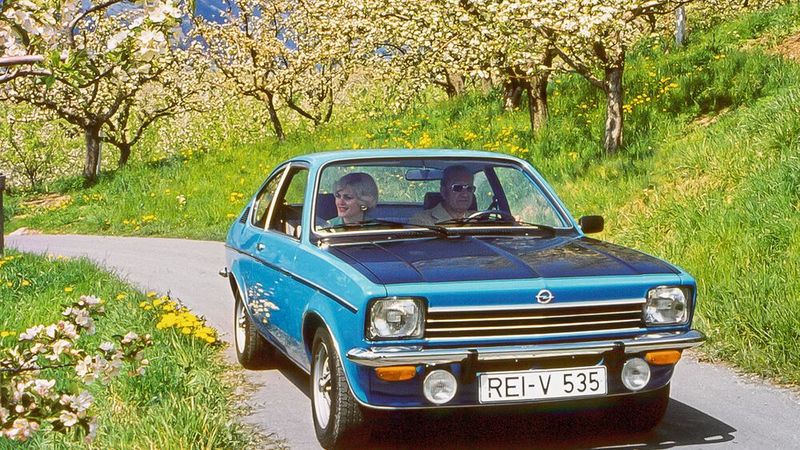 Erst 1979 präsentierte Opel den Nachfolger des Kadett C, den Kadett D. Erst ab da setzt der Rüsselsheimer Hersteller auf eine Neukonstruktion mit Quermotor und Frontantrieb.  (Bild: Opel Automobile GmbH)
