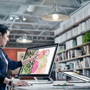 Der Surface Studio ist ein High-End-All-in-One-PC mit Touch- und Stiftbedienung. Er soll wohl auch der ganzen All-in-One-Gattung ähnlich Impulse geben, wie seinerzeit das Surface Pro für 2-in-1-Tablets.