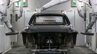 Die neue Lackiererei von BMW am Standort München ist laut Unternehmen äußerst ressourcenschonend. (BMW)