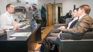 Laut den Branchenanalysten von ICDP blieb die durchschnittliche Anzahl der Neuwagen-Verkäufe pro Händler auch 2020 stabil. (Bild: ProMotor)