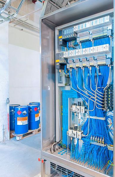 Weil prozesstechnische Anlagen unterschiedliche Anforderungen stellen, muss sich die Auftragsabwicklung entsprechend anpassen. Der Kunde hat unterschiedliche Möglichkeiten Produkte auszuwählen. Anschauliche Beispiele dafür liefert das Hygienic-Design-Programm. (Bild: Bürkert)