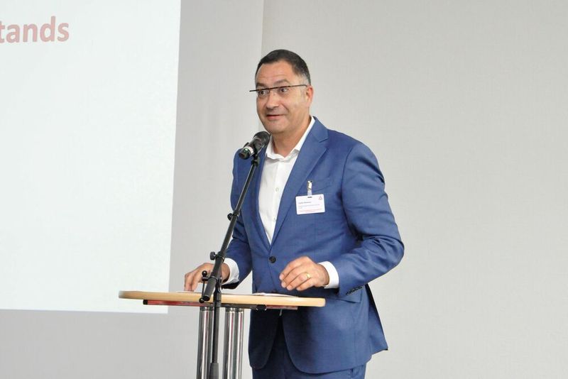 Vorstandssprecher Guido Riemann lobte die nach wie vor gute Zusammenarbeit mit Mitsubishi Deutschland. (Simon/»kfz-betrieb«)