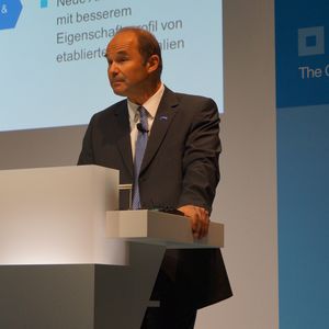 "Wichtige künftige Innovationen werden wir nicht nur mit neuen Polymeren, sondern vor allem mit neuartigen funktionalen Materialien und Systemlösungen schaffen" - Dr. Martin Brudermüller, Stellvertretender Vorstandsvorsitzender der BASF