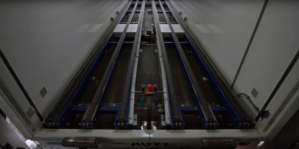 Im Container sind Förderbänder für das Be- und Entladen montiert (Bild: Kamag)