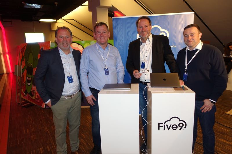 Anstatt auf der Wolke 7, findet man (v. l.) Michael Weiss, Patrick Heller, Dirk Becker und William Irvine eher bei Five9. (Bild: IT-BUSINESS)