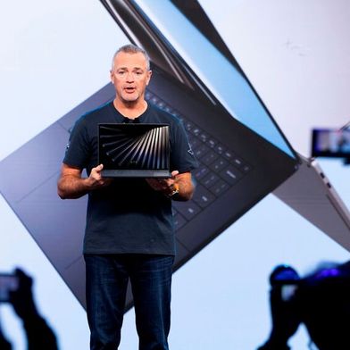 Jeff Clarke, Vizepräsident und COO bei Dell Technologies, präsentiert auf der CES 2026 neue Produkte. (Bild: Dell)