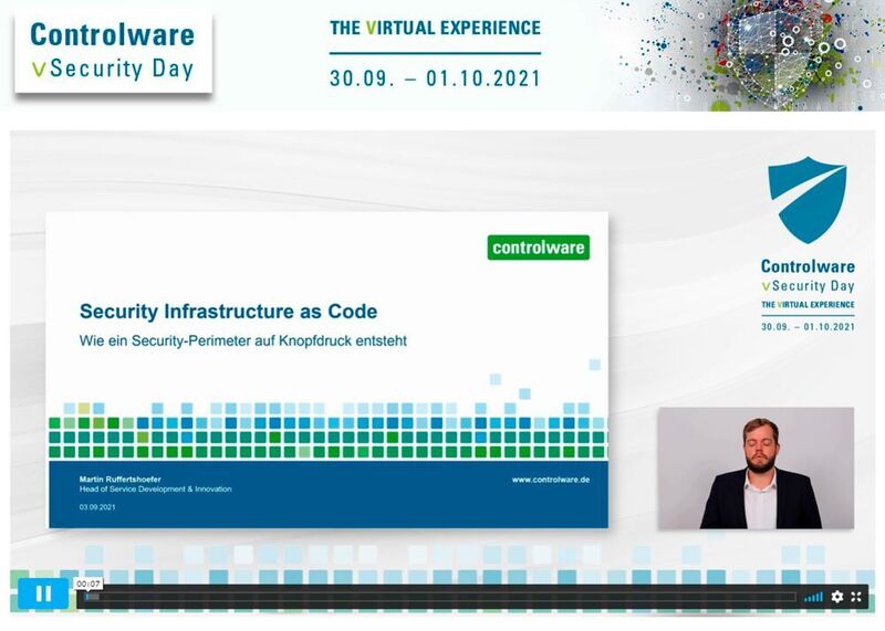 Martin Ruffertshöfer, Head of Service Development & Innovation, bei seinem Vortrag über Security Infrastructure as Code. (Controlware)