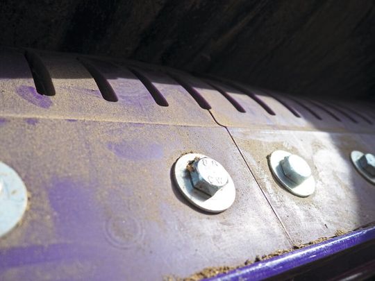 Der CFC-Abstreifer: Der Chevron Belt Finger Cleaner steht in direktem Kontakt mit dem laufenden Band.(Bild:  Flexco Europe)