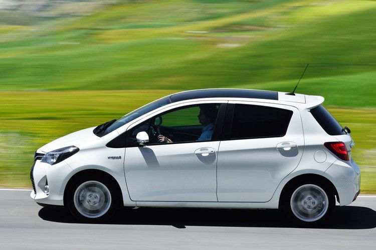 Neben der 17.300 Euro teuren Hybridversion bleiben der 1,3-Liter-Benziner mit 73 kW/99 PS und der 1,4-Liter-Diesel mit 66 kW/90 PS im Angebot. (Foto: Toyota)