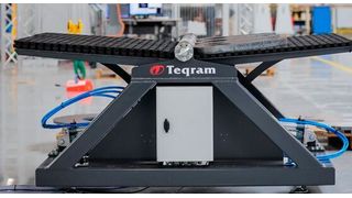 Der Easy Flipper von Teqram wendet große, schwere Teile in Sekunden. (Teqram)