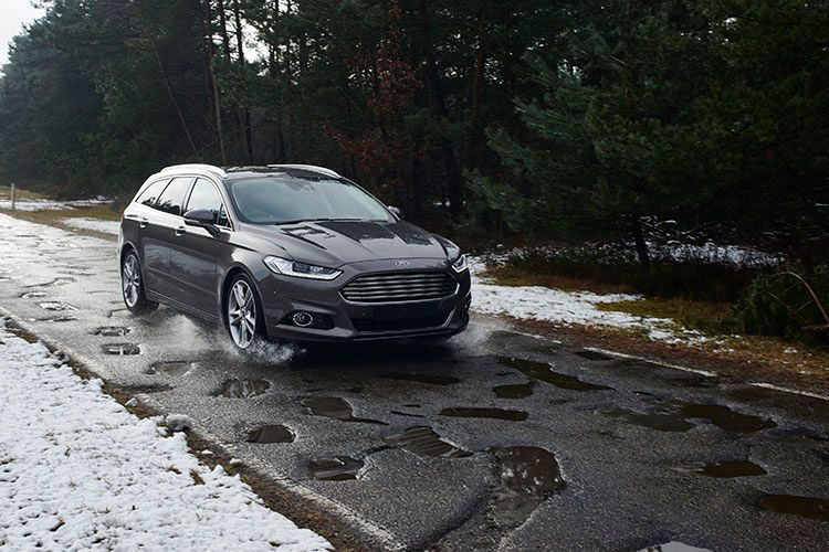 Dort simuliert der Autobauer höchst unterschiedliche Straßenschäden, wie sie weltweit vorkommen. (Foto: Ford)
