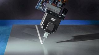 Die neue Applikationstechnologie bringt mit fünf Nadeln einzelne PVC-Tropfen in hoher Frequenz auf. (Atlas Copco)