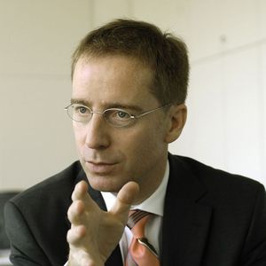 Prof. Dr. Michael: „Der Maschinenbau hat im Boom stark in seine Produktionskapazitäten investiert, was jetzt neben höheren Arbeitskosten auch zu gestiegenen Kapitalkosten geführt hat. Das bekommen die Unternehmen angesichts der niedrigen Auslastung besonders zu spüren.“ Bild: IW