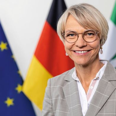 Dorothee Feller ist seit 2022 Ministerin für Schule und Bildung des Landes Nordrhein-Westfalen. (Bild: Land NRW / Ralph Sondermann)
