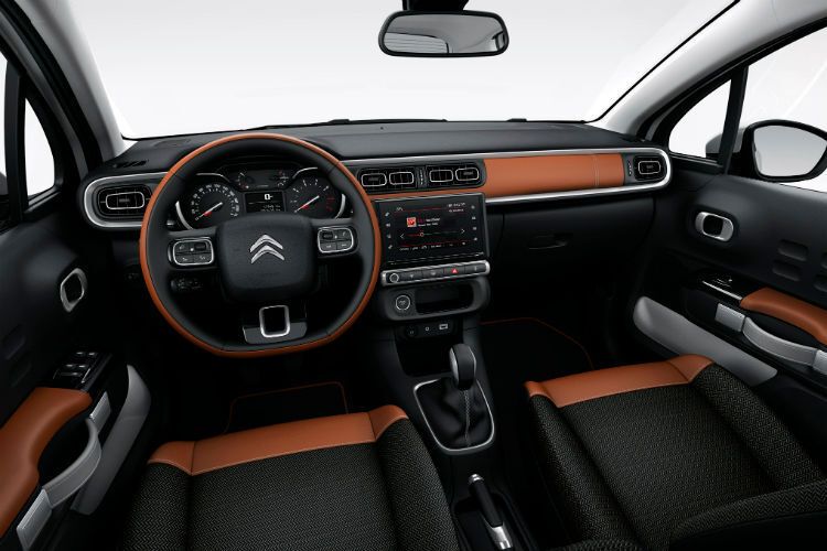 Anleihen aus anderen Branchen: Farben und Materialien aus der Möbel- und Reisewelt prägen den Innenraum in sachlich schlichten Design. (Citroën)