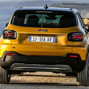 Der Avenger ist mit 1.541 Kilogramm kein Leichtgewicht.(Bild:  Jeep)