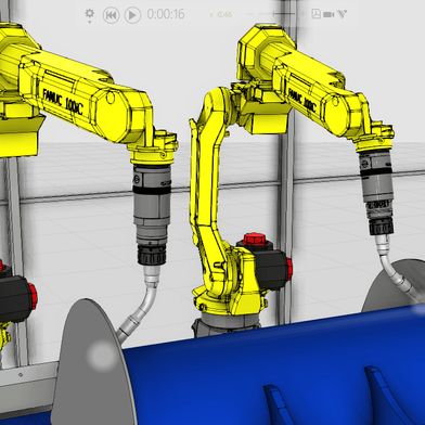 Die OLP‑Robotics‑Simulation von Visual Components zeigt zwei Roboter beim synchronen Schweißen an einem Bauteil. (Bild: Visual Components & Dualis)