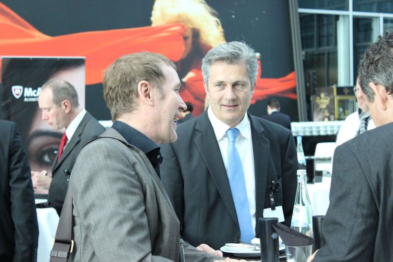 Hubert Krautter von Finanz Informatik Technologie Services und Günter Kurth, Computacenter im Gespräch. (Vogel IT-Medien)