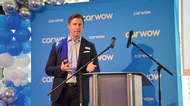 Verschiedene Speaker gaben den Gästen auch Input in Form von Vorträgen. Christian Richter von Google betonte, wie notwendig ein nahtloses Kundenerlebnis sei. (Bild: Achter – »kfz-betrieb«)