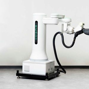 Um Unfällen vorzubeugen, haben die Ingenieure eine Schutzstange mit integriertem Lasersensor um den Roboter installiert.(Bild:  Hyundai Motor Group)