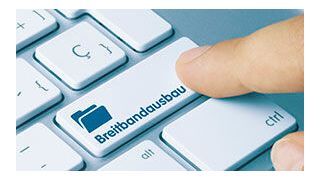 Über das Breitbandportal können Telekommunikationsunternehmen die Genehmigung der Leitungsverlegung online beantragen (momius - stock.adobe.com)