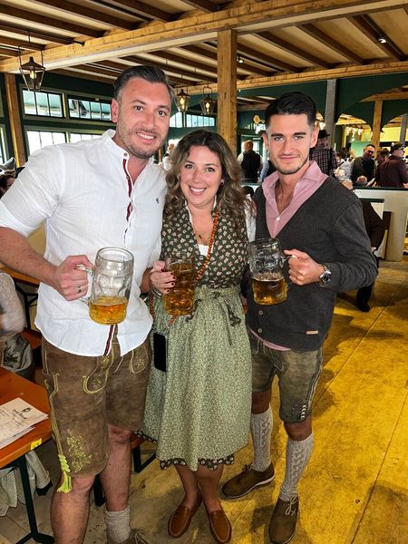 Franzi Magai, Vogel IT-Akademie, mit (l.) Julius Berger und Christoph Rieß, Fujitsu. (Bild: Vogel IT-Medien GmbH)