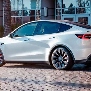 Tesla Model Y: Prototyp der E-SUVs (Bild: Tesla)