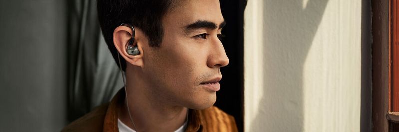 Immer mehr additive Konsumprodukte erreichen die Marktreife. Nun bietet auch das Audio-Traditionsunternehmen Sennheiser einen Kopfhörer mit einem Gehäuse aus dem 3D-Drucker an.(Bild:  Sennheiser)