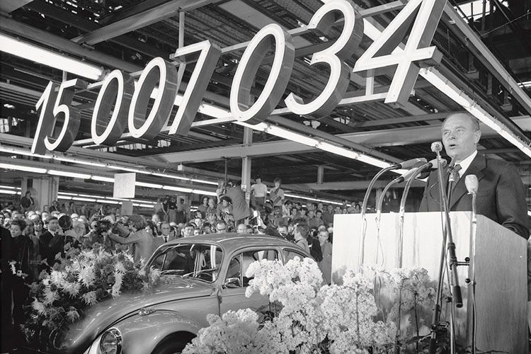 Der Käfer überholte 1972 das Ford T-Modell als meistgebautes Auto. (VW)