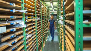 Im Ersatzteillager (Bild: ProMotor/T.Volz)