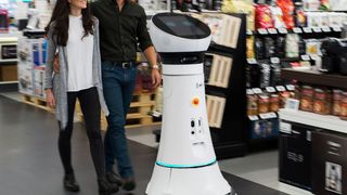 Als Roboter Paul begrüßt Care-O-bot 4 seit Oktober die Kunden bei Saturn in Ingolstadt und begleitet sie zum gewünschten Produkt. (Martin Hangen)