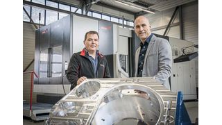 «Bisher ist unsere Rechnung aufgegangen. Die Kammerproduktion läuft sehr erfolgreich. Die Gehäuse kommen in einer einzigen Aufspannung nach etwa zehn Stunden perfekt von der Maschine», so Andreas Tinner, Verkaufsleiter, Max Schilling AG (links) im TecTalk mit Michael Sokoll (rechts). (Bild: Starrag)