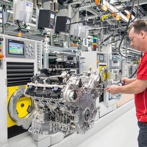 Porsche Eroffnet Motorenwerk