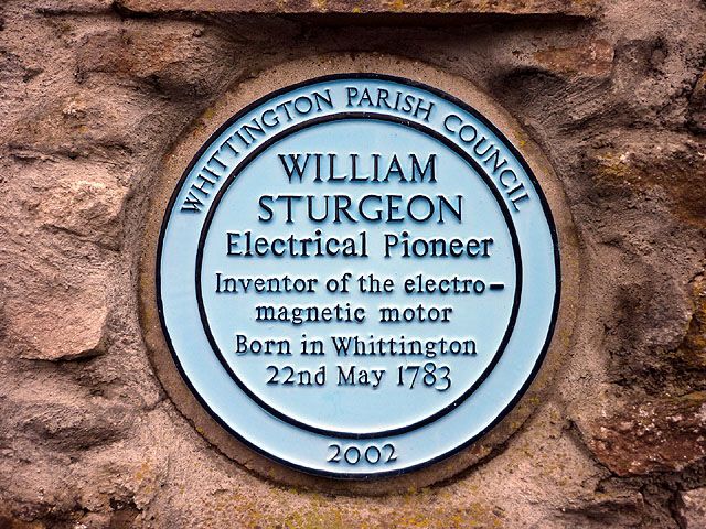 Plakette in William Sturgeons Geburtsort Whittington. (Bild: William Sturgeon plaque, Whittington (geograph 2257100) / Karl and Ali / CC BY-SA / Wikimedia Commons)