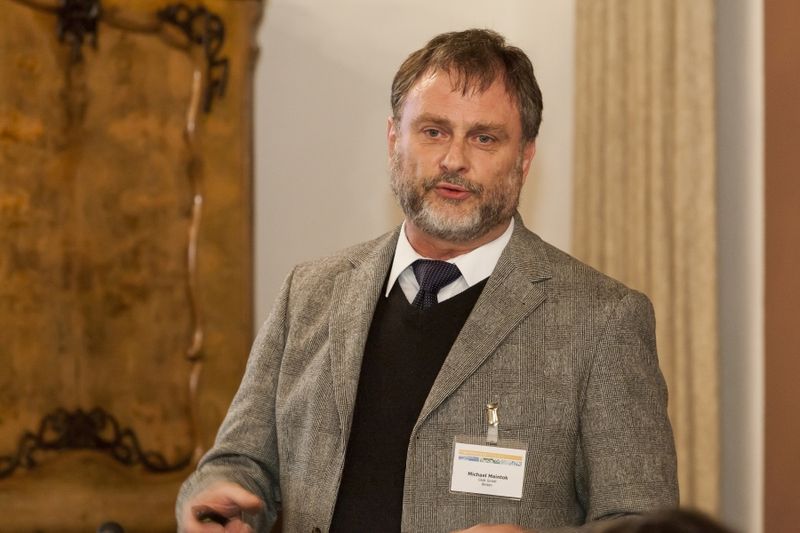 Michael Maintok, Glatt, Binzen: „Wir haben uns Gedanken gemacht, wie man die Investitionskosten verringern kann und haben ein modulares Barrierekonzept bis OEB 5 entwickelt.“ (Bild: Bausewein/PROCESS/PharmaTEC)