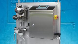 Das neue Probenahmesystem besteht aus einem Probenahmeventilblock mit pneumatischen Ventilantrieben, einem Probenahmegefäß sowie einer Steuereinheit  (Bild: Gemü)