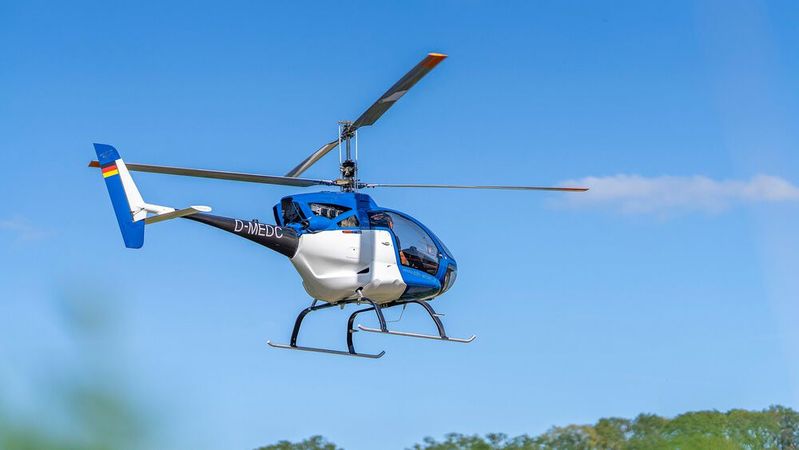Der Ultraleicht-Hubschrauber CoAX 600 von Edm Aerotec wird nach dem Umbau zum autonomen Betrieb keine Menschen mehr, dafür aber einen speziell entwickelten Wassertank transportieren.(Bild:  Marcel Mende/Hochschule München)