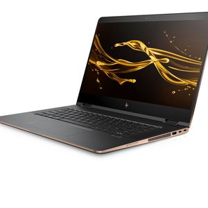 Das HP Spectre x360 ist mit einem 15,6-Zoll-4K-Touchscreen ausgetattet, der sich um 360 Grad umklappen läst. Zu den Schnittstellen zählt auch Thunderbolt 3.