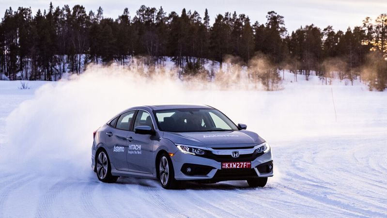 Hitachi hat mehrere mit seinem smarten Bremssystem gerüstete Fahrzeuge im Testeinsatz.(Bild:  Hitachi Astemo)