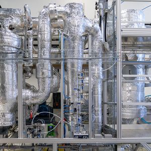 Eine Pilotanlage für die Heißdampfsprühtrocknung haben Projektpartner im Projekt LowCarbDry bereits in Betrieb genommen.(Bild:  Fraunhofer IGB)