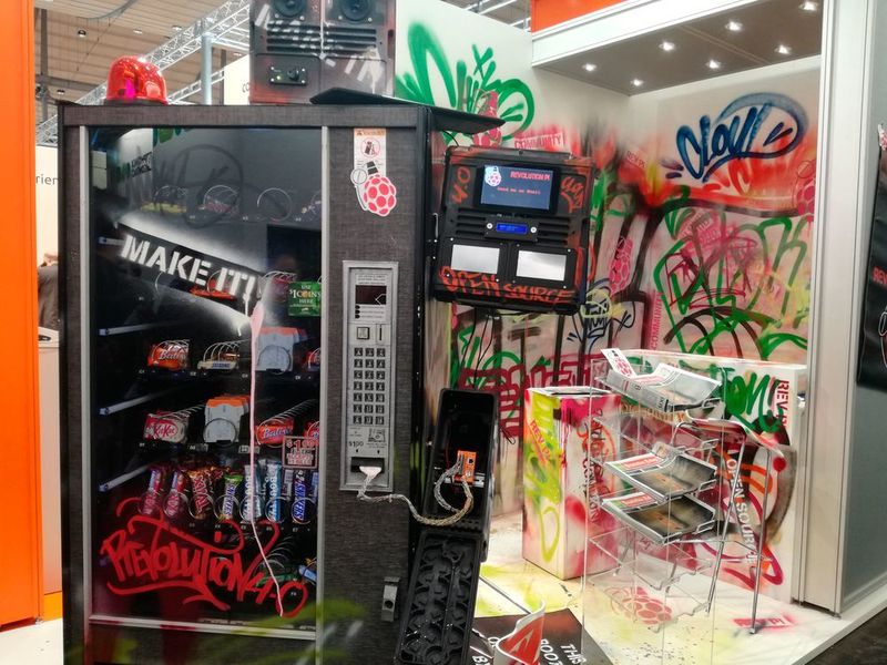 Der Stand von Kanbas wurde vom Raspberry Pie „revolutioniert“ – ein Snackautomat gehackt von dem kleinen Computer soll zeigen, was der Raspberry Pie kann. (K.Juschkat/konstruktionspraxis)