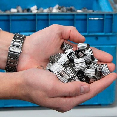 Auf den ersten Blick wirken diese Metallhülsen unspektakulär. Doch in Wahrheit sind es Toleranzringe, die präzise gefertigt sind und für Welle-Nabe-Verbindungen gebraucht werden. Einst von Bosch Rexroth hergestellt, hat nun Kritzner Metalltechnik das Know-how übernommen. (Bild: Kritzner)