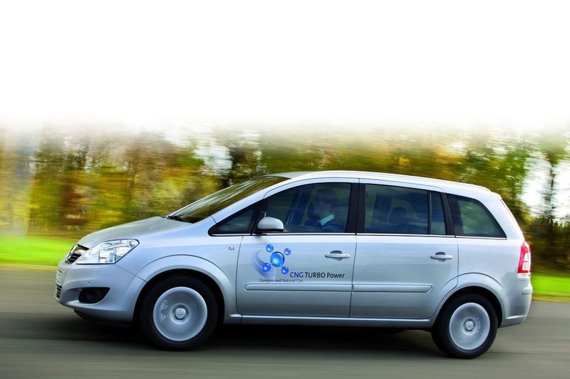 Zahlreiche Fahrzeughersteller bauen das Angebot an (erd-)gasbetriebenen Modellen kontinuierlich aus.  (Foto: Opel)